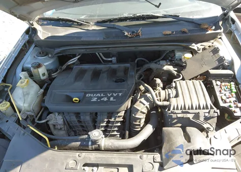 2013 Chrysler 200 Touring z USA, uszkodzony, nr VIN 1C3CCBBB8DN736857